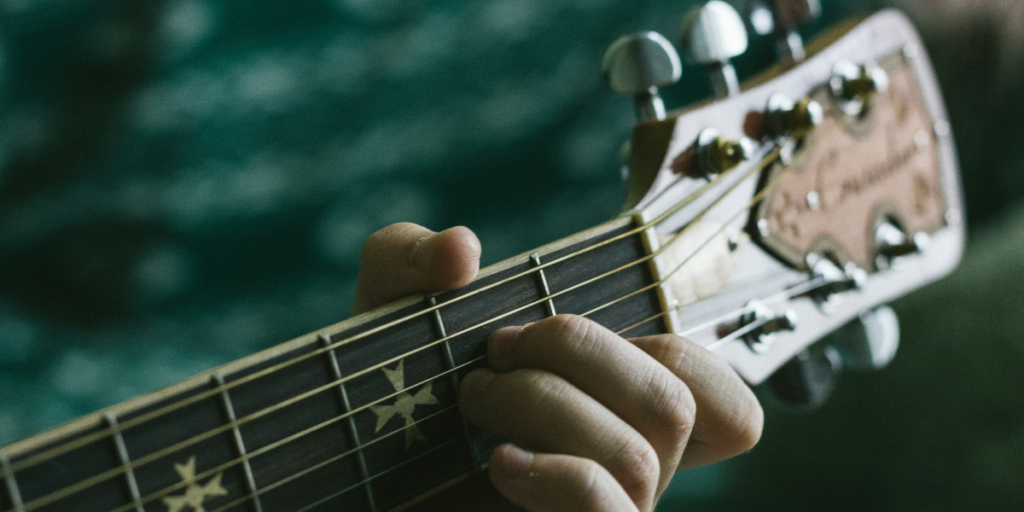 Fingerstyle Guitar: Mastering Techniques Without a Pick